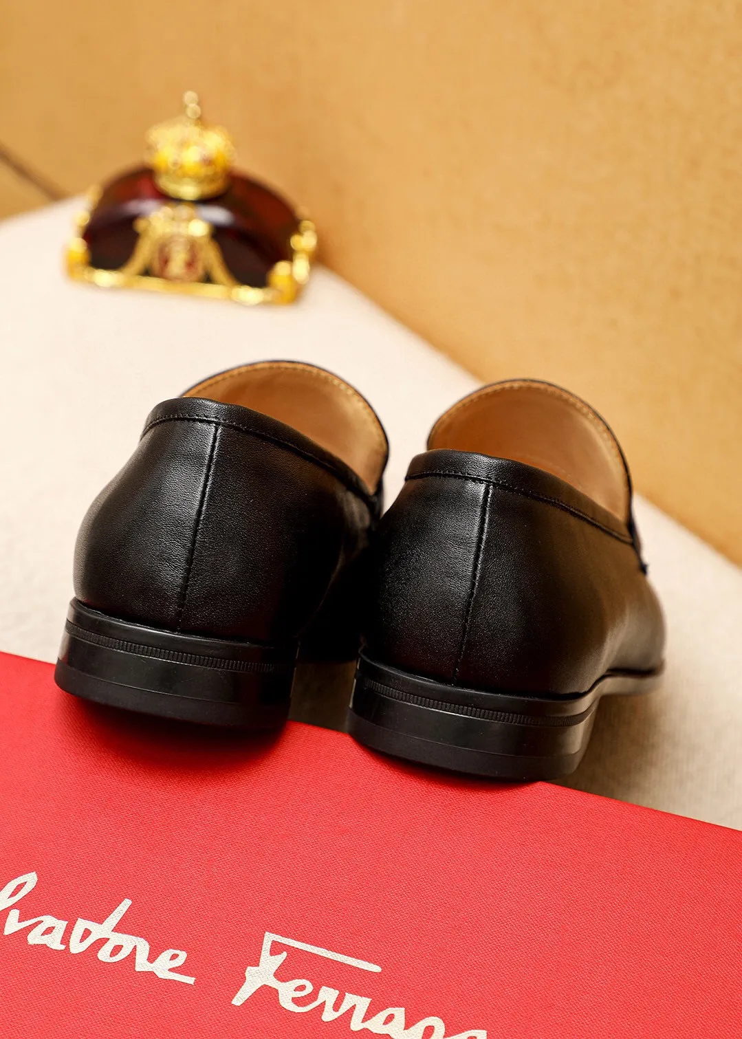 Men's shoes 💰480 💐 Product trademark: Ferragamo "Ferragamo" casual leather shoes Regular size: 38-44 (45🉑️customized) Product materials: Selected imported first-layer cowhide upper + luxury hardware buckle, imported water-dyed cowhide leather lining. Strong three-dimensional visual effect, original rubber outsole Color: 3⃣️seed leather materials available